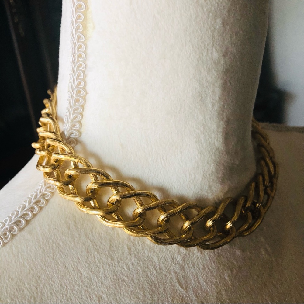 Vintage Avon gold plated chain link toggle clasp choker necklace - Picture 3 of 10